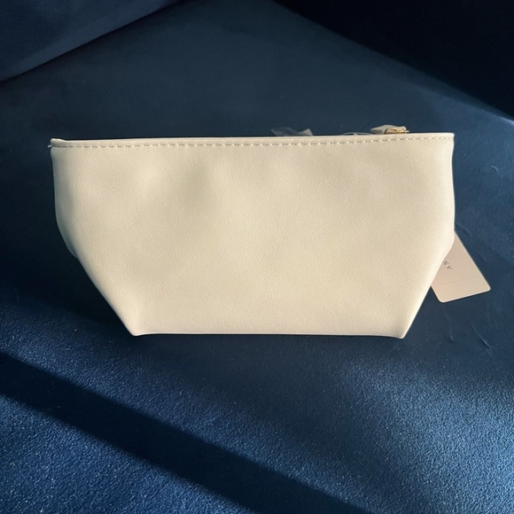 NWT Anthropologie Ivory Leather Clutch with Removable Gold Chain Cross Body - Picture 4 of 4